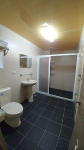Phòng Bốn Người Có Phòng Tắm Riêng (Quadruple Room with Private Bathroom)