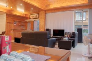 Phòng Gia đình nhìn ra Núi (Family Room with Mountain View)