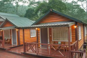 Phòng Giường Đôi Nhìn Ra Núi (Double Room with Mountain View)