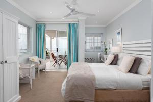Double or Twin Room with Kitchenette room in 61 on Camps Bay