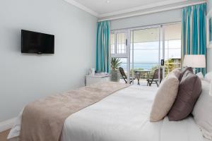 Double or Twin Room with Sea View room in 61 on Camps Bay