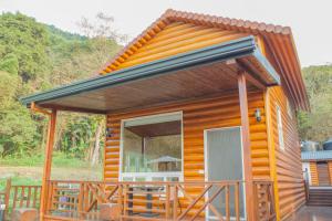 Phòng Gia đình nhìn ra Núi (Family Room with Mountain View)