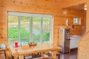 Phòng Gia đình nhìn ra Núi (Family Room with Mountain View)