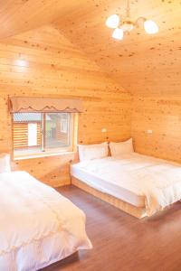 Phòng Gia đình nhìn ra Núi (Family Room with Mountain View)