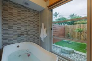 Phòng Có Giường Cỡ Queen Và Bồn Tắm Spa (Queen Room with Spa Bath)