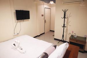 Private King Bed with Private Bathroom (No Window)