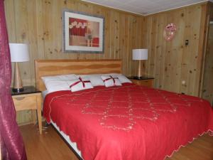 King Cabin room in Seven Dwarfs Motel & Cabins