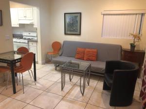 Beautiful New Home in Burbank 1bd - image 2