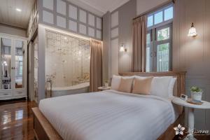 Deluxe Double Room with Bath room in Kessara Hotel