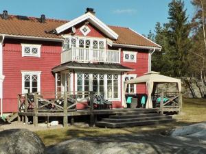 Vaxholm Villa Sleeps 8 WiFi