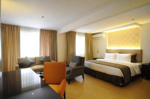 Imperial Palace Suites image 20
