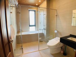 Phòng 4 Người Có Bồn Tắm (Quadruple Room with Bath)
