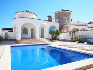 Puigmal Villa Sleeps 6 Pool