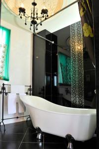 Phòng Superior giường đôi lớn (Superior Queen Room)
