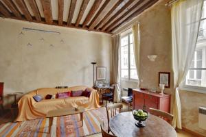 One-Bedroom Apartment room in Marais-Rue des Rosiers ID 24