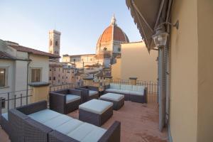 Three Bedroom Luxury apartment  with Terrace - separate Building room in Yome - Your Home in Florence