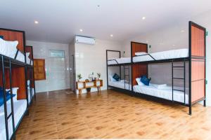 Giường Tầng trong Phòng Tập Thể Cả Nam và Nữ (Bunk Bed in Mixed Dormitory Room)