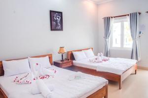 Phòng 4 Người Nhìn ra Hồ nước (Quadruple Room with Lake View)