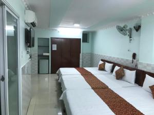 Phòng Tập Thể Cả Nam và Nữ (Mixed Dormitory Room)
