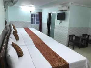 Phòng Tập Thể Cả Nam và Nữ (Mixed Dormitory Room)