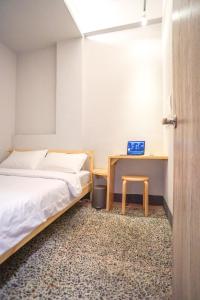 Phòng Giường Đôi Với Phòng Tắm Chung (Double Room with Shared Bathroom)