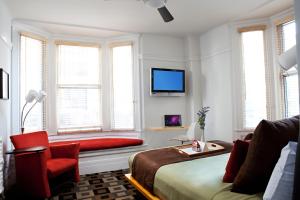 Deluxe Queen Room room in The Mosser Hotel