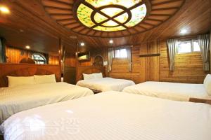Phòng Gia Đình Có Vòi Sen (Family Room with Shower)