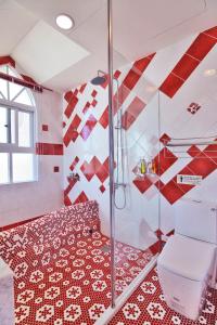 Phòng Deluxe Giường Đôi Với Ban Công và Tầm Nhìn Ra Biển (Deluxe Double Room with Balcony and Sea View)