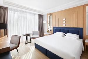 Deluxe Club King Room with Acropolis View room in Grand Hyatt Athens