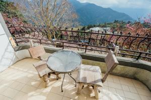 Double Room with Mountain View & Balcony