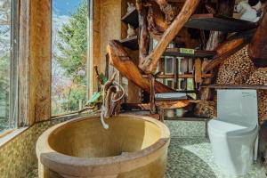 Tree House with 360° Landmark View (2 Adults)