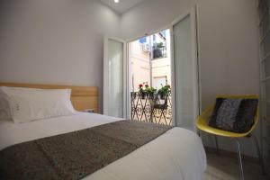 Single Room with Private Bathroom room in Hostal Palacio Luna