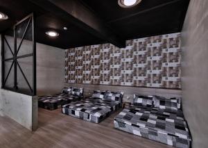 Phòng gia đình với phòng tắm riêng. (Family Room with Private Bathroom)