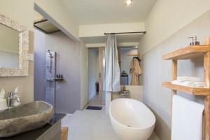 Suite có Ban công. (Suite with Balcony)