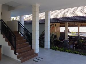 Phòng Có Giường Cỡ Queen Nhìn Ra Hồ Bơi (Queen Room with Pool View)