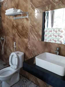 Phòng 2 Giường Đơn Với Phòng Tắm Riêng (Twin Room with Private Bathroom)