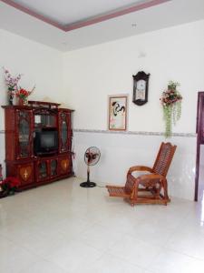 Nhà 3 Phòng Ngủ (Three-Bedroom House)