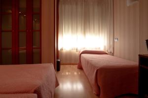 Double or Twin Room with Extra Bed room in Hotel Villa de Barajas