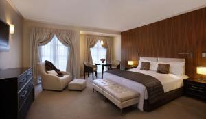 Superior King Room with Balcony room in Sofitel Queenstown Hotel & Spa
