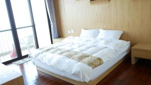 Phòng Giường Đôi Nhìn Ra Núi (Double Room with Mountain View)