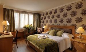 Family Suite (2 Adults + 2 Children) room in Divani Caravel