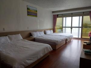 Phòng gia đình với phòng tắm riêng. (Family Room with Private Bathroom)