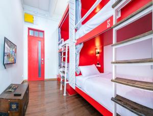 Phòng 4 người có phòng tắm chung (Quadruple with Shared Bathroom)