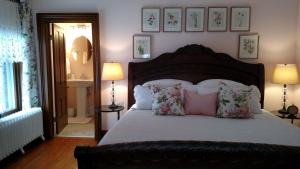 Superior King Suite room in Lamberson Guest House