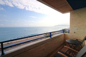 Phòng Deluxe Giường Đôi Với Ban Công và Tầm Nhìn Ra Biển (Deluxe Double Room with Balcony and Sea View)