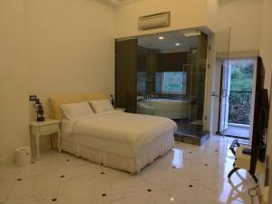 Phòng Giường Đôi Nhìn Ra Núi (Double Room with Mountain View)