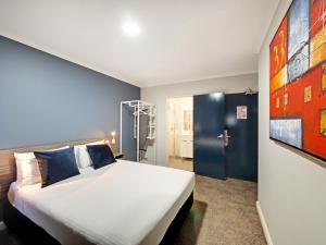 Small Double Room - No Window room in 28 Hotel