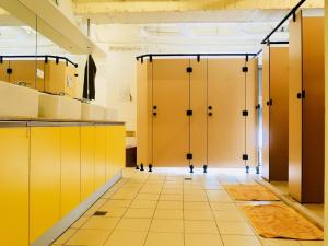 Giường Trong Phòng Ngủ Tập Thể Cho Cả Nam Và Nữ 6 Giường (Bed in 6-Bed Mixed Dormitory Room)