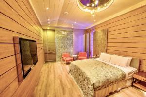 Phòng Tiêu Chuẩn Giường Đôi Lớn (Standard Queen Room)