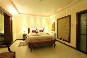 Junior Suite room in Faletti's Hotel Lahore